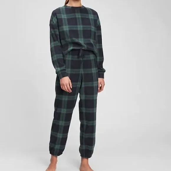 GAP Microfleece Pajama Set - Picture 2 of 7